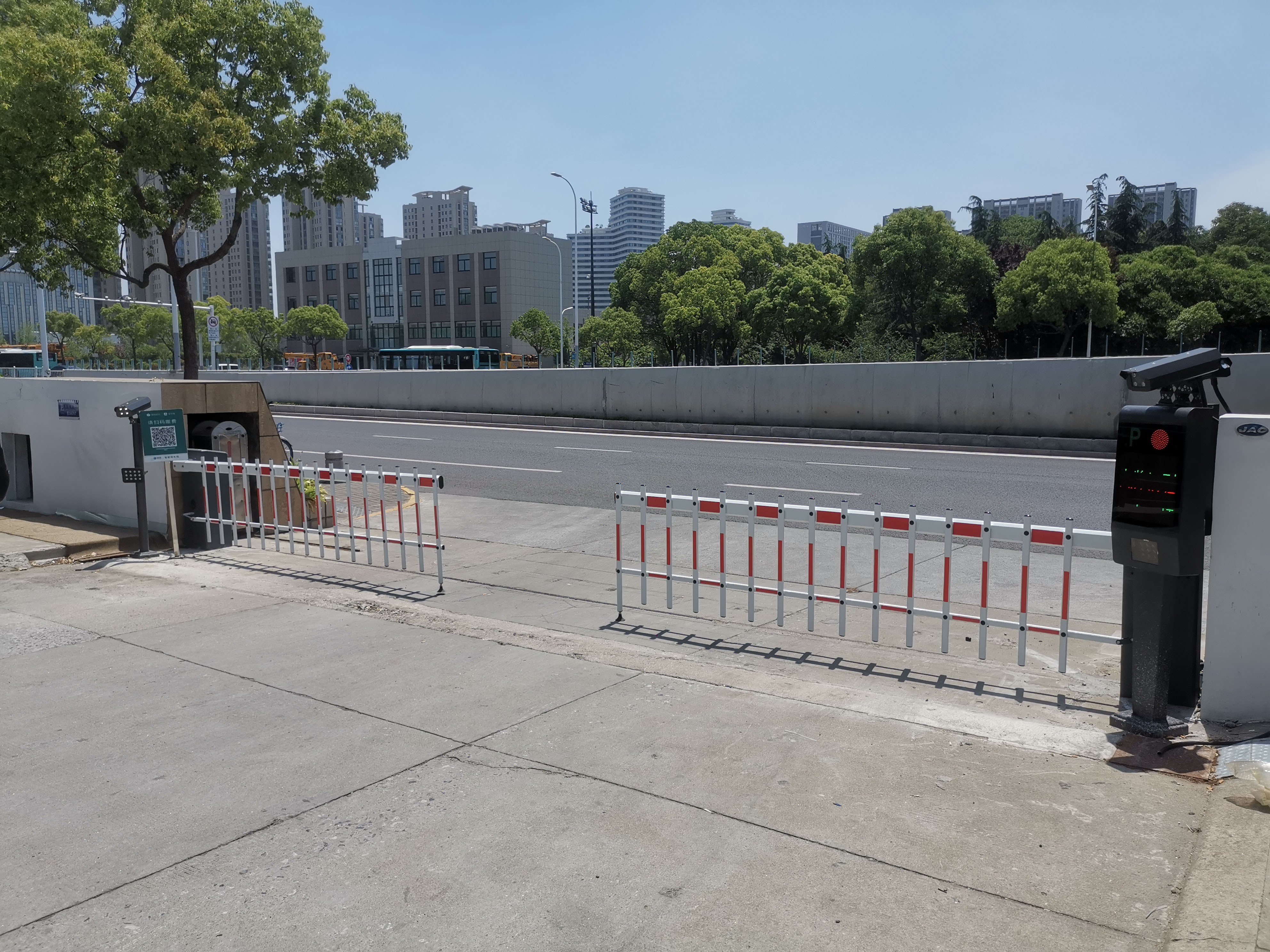 鹽城世紀(jì)大道格林豪泰酒店收費(fèi)停車(chē)場(chǎng)